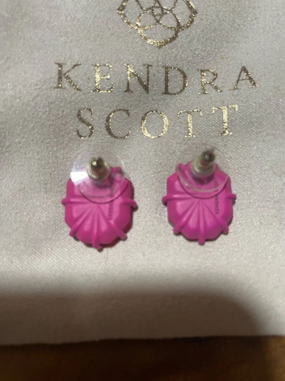 RARE Kendra Scott Morgan Studs Pink Agate Vintage Neon Matte Magenta Finish - Picture 2 of 2